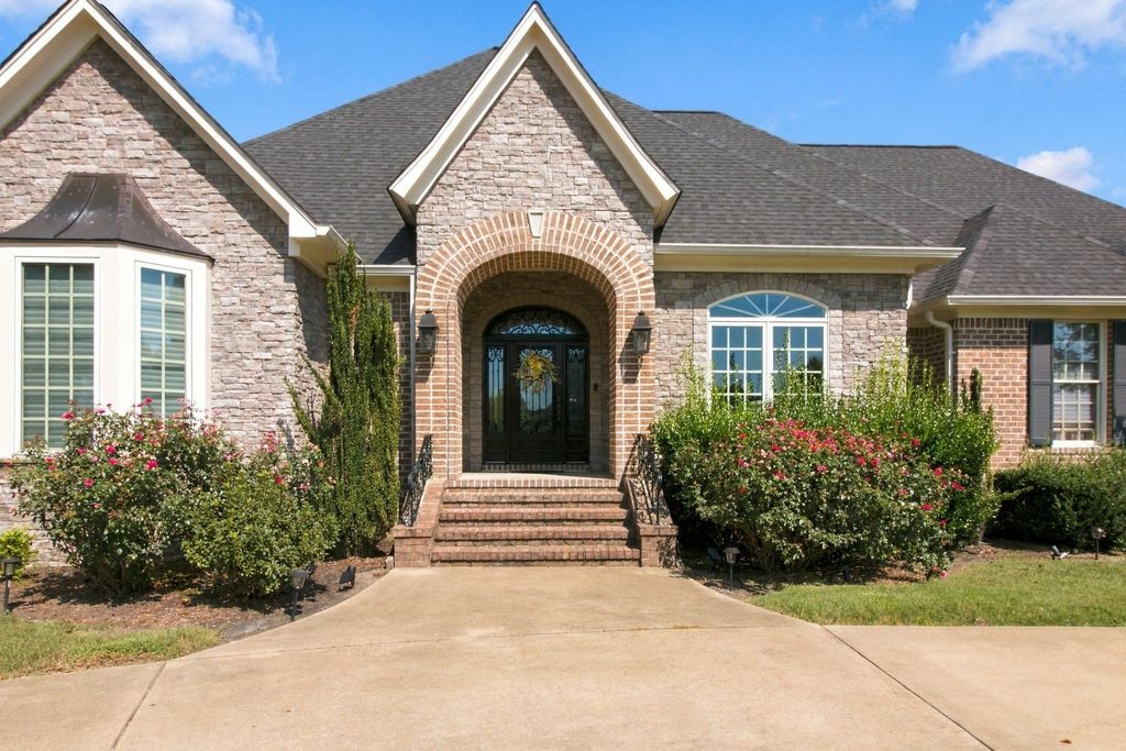 110 Fieldstone Dr, Paris