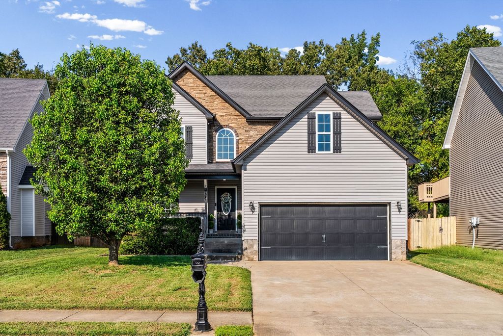 648 Fox Hound Dr, Clarksville