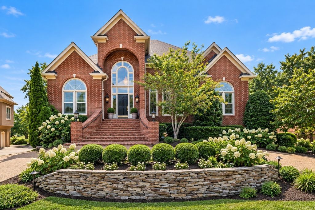 5215 Country Club Dr, Brentwood