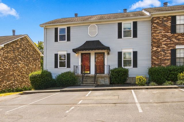 222 Edgewood Dr, Hendersonville