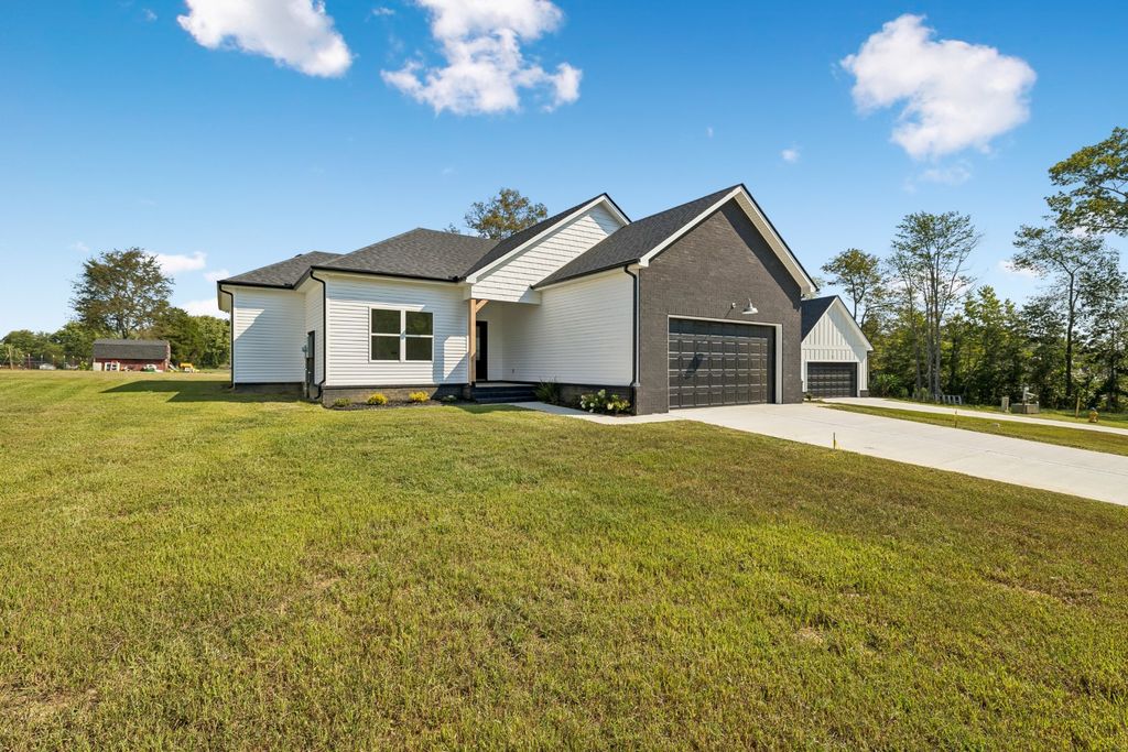 194 Vickers Rd, Smithville