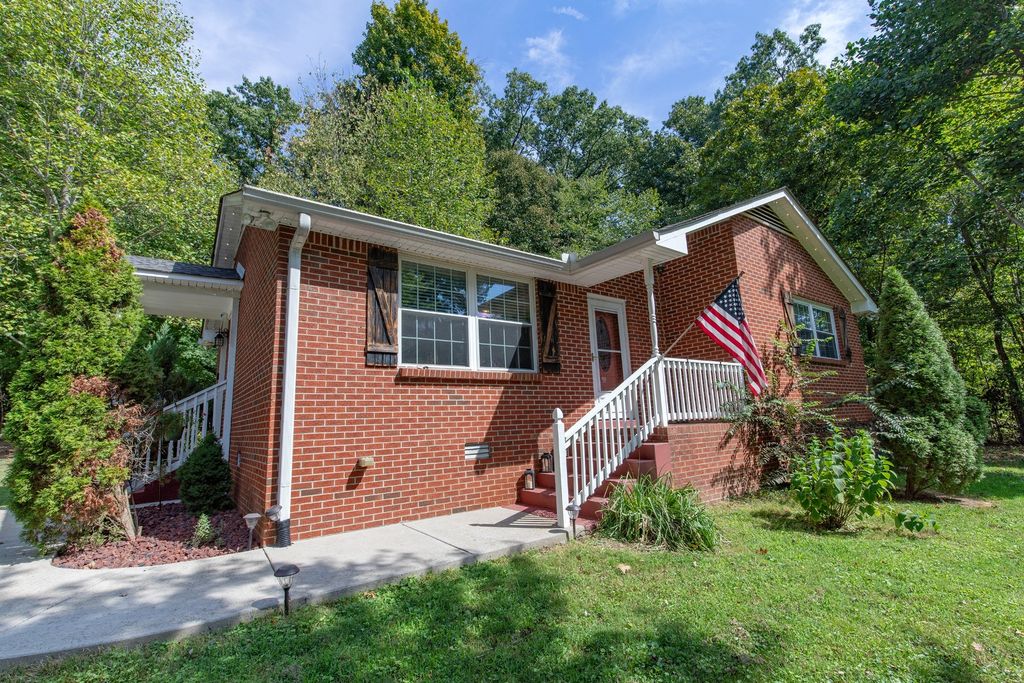 6724 E Benton Rd, Springfield