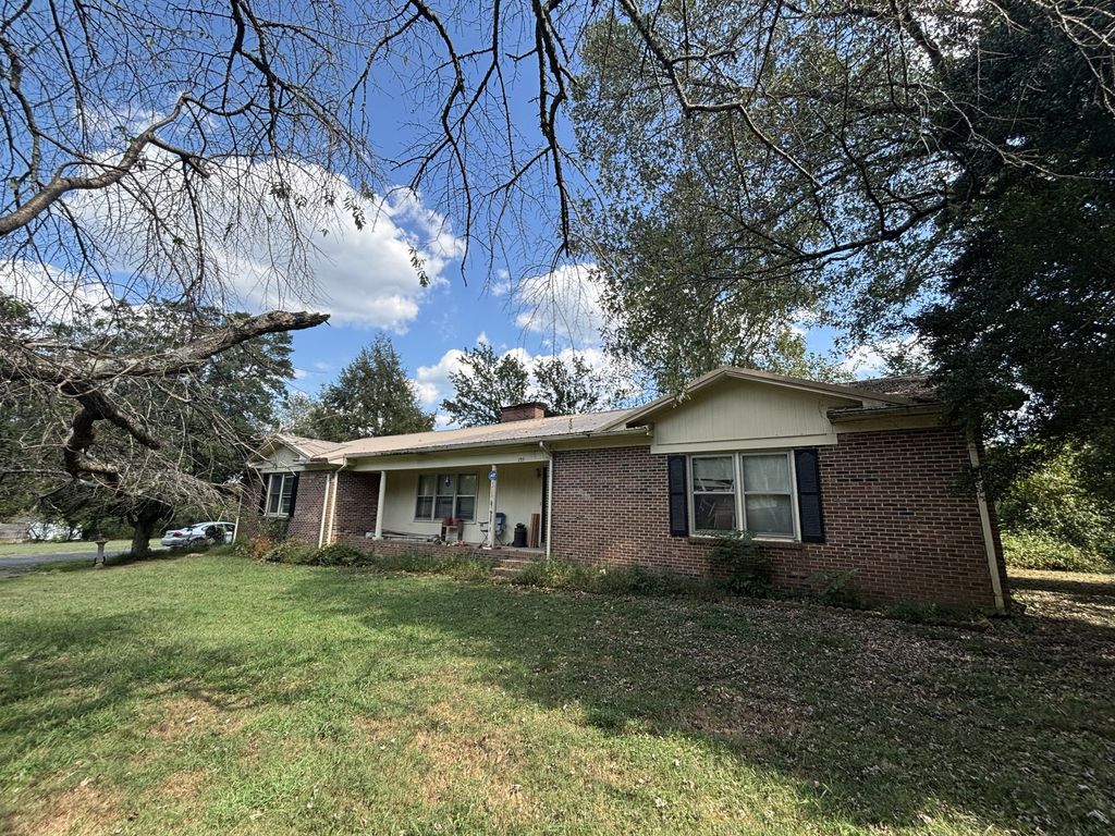 735 Hickory Dr, Pulaski