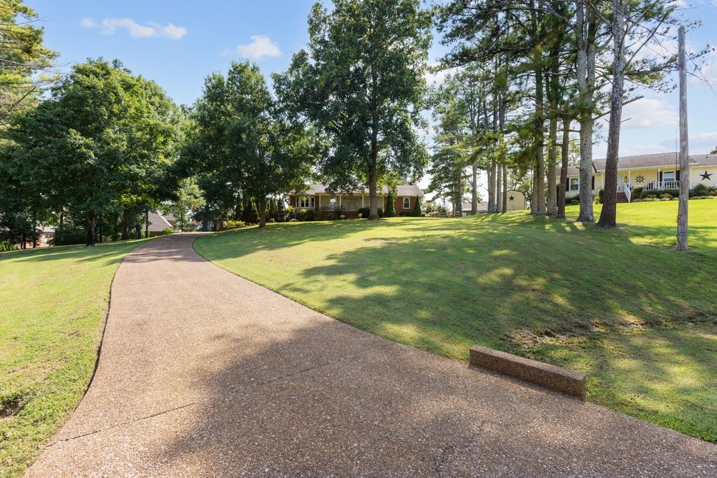 1010 Hearthside Ct S, Hendersonville