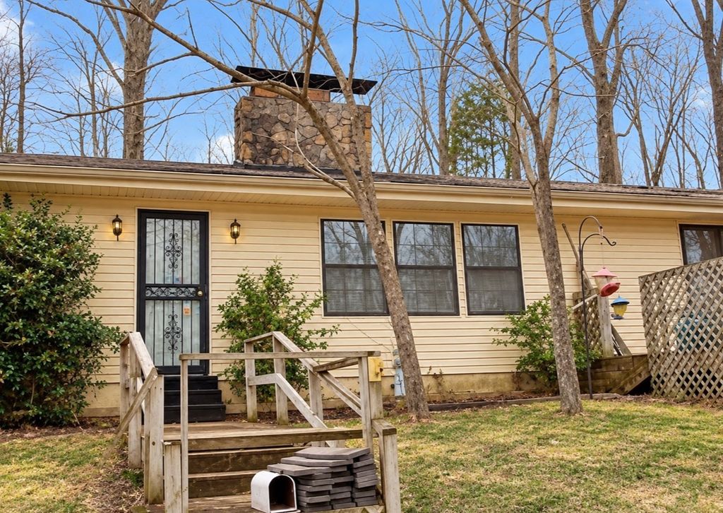 61 Bluebell Ln, Camden