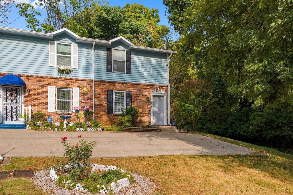 1422 Campbell Cir, Nashville