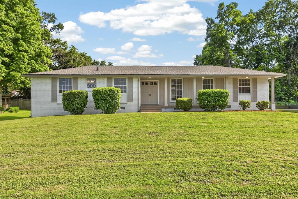 644 Topeka Dr, Hermitage