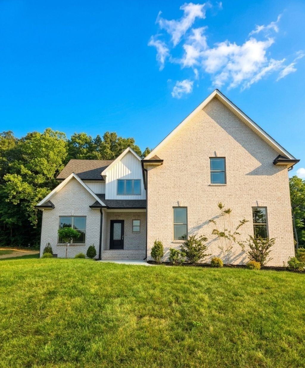 402 N Starwood Ct, Clarksville
