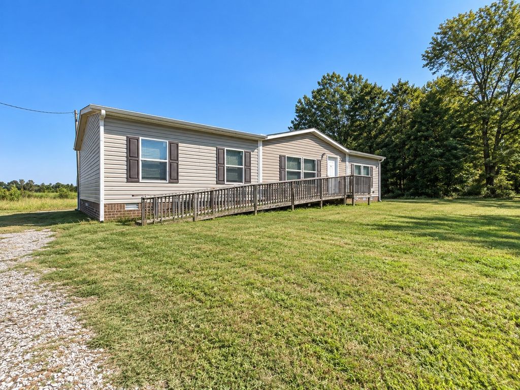 135 Charlie Lewis Rd, Trenton
