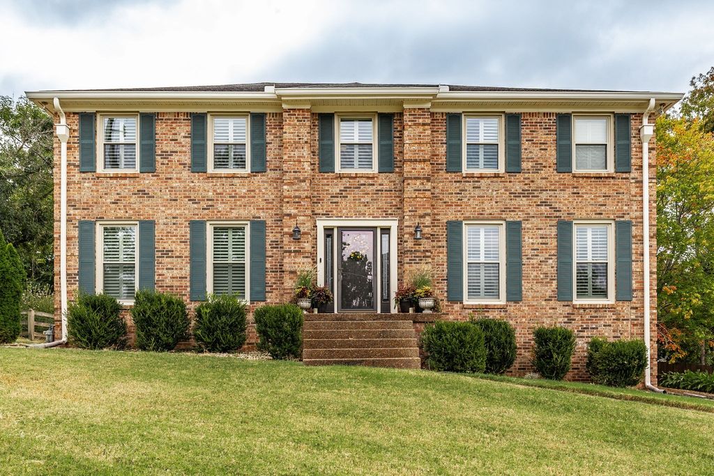 107 Meadow Ln, Hendersonville