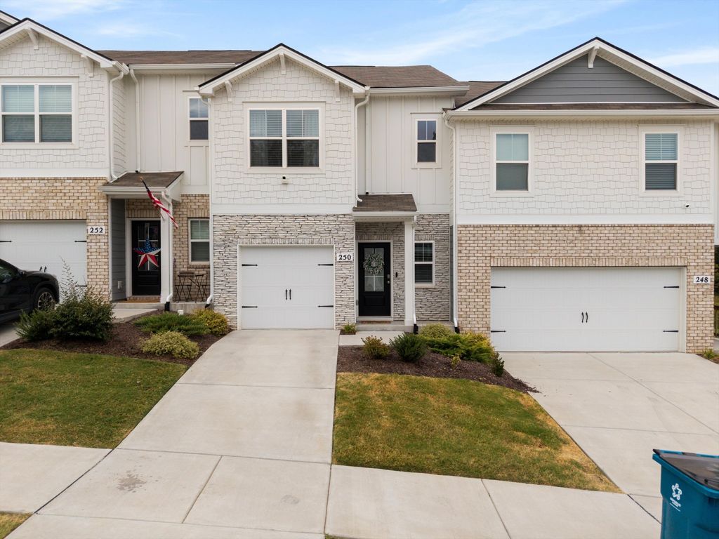 250 Redhead Ln, Lebanon