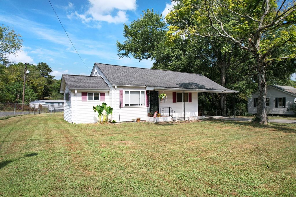 124 Parker Dr Ne, Cleveland