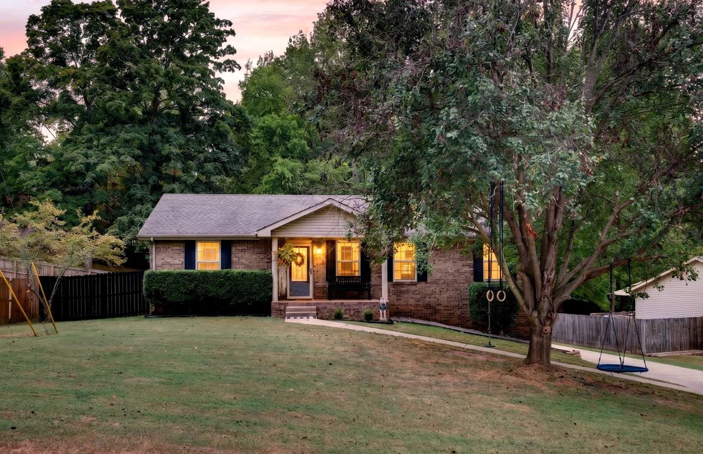 1252 Cottonwood Dr, Clarksville