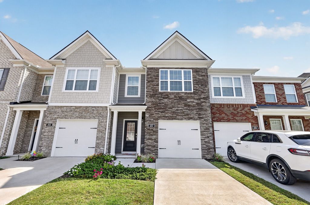 257 Hazel Ln, Lebanon