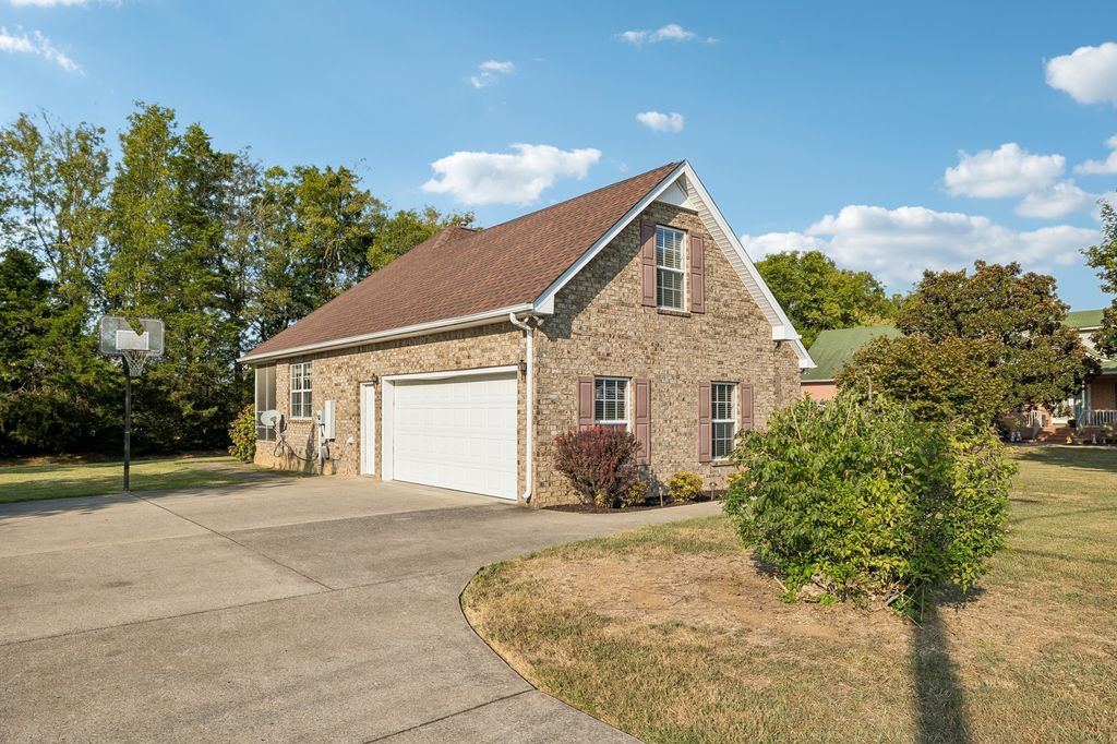 308 Burton Farms Dr, Smyrna