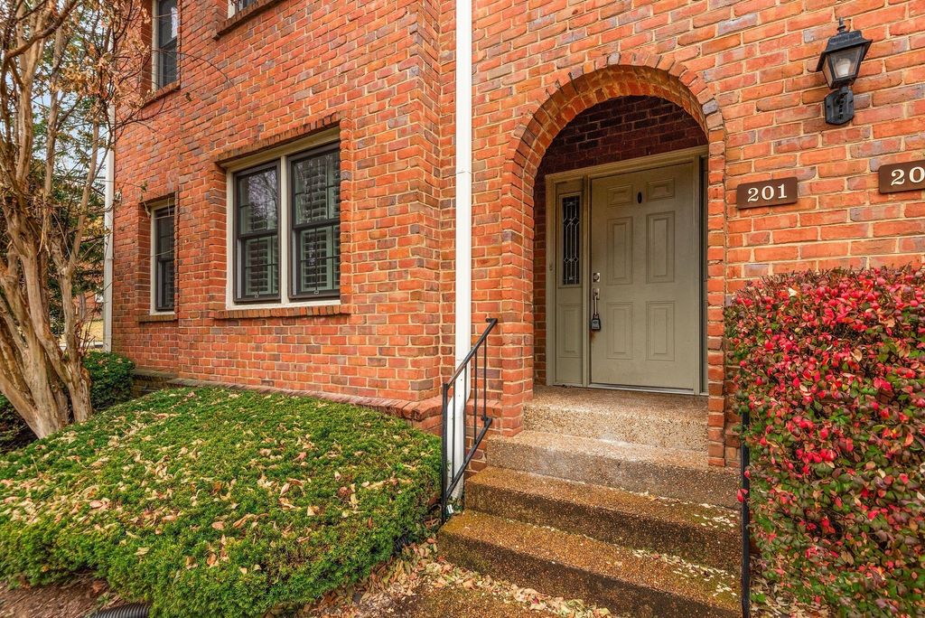 201 Westchase Dr, Nashville
