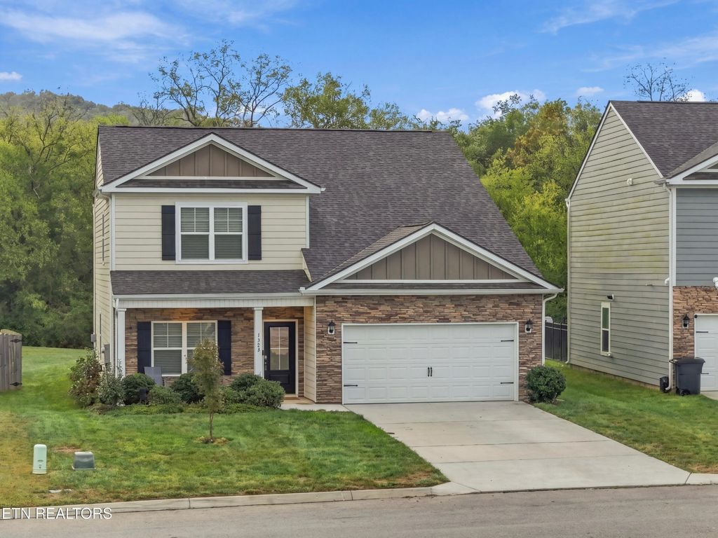 1383 Hampton Place Circle, Loudon
