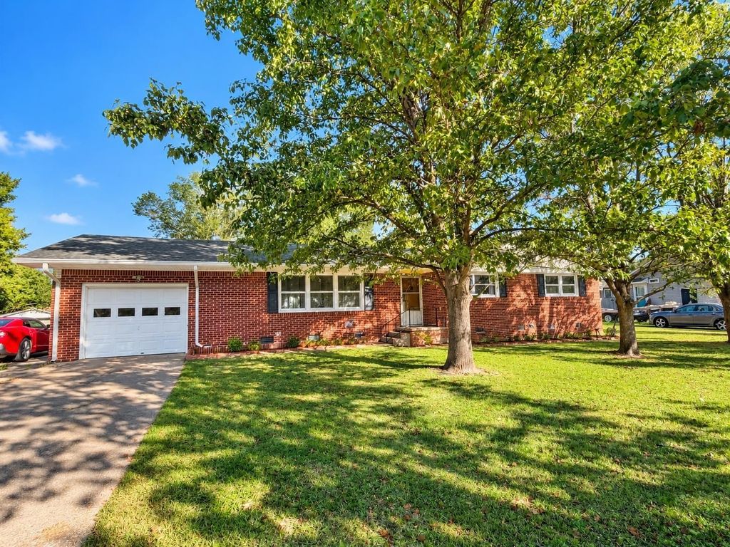 295 Claybrook Dr, Savannah