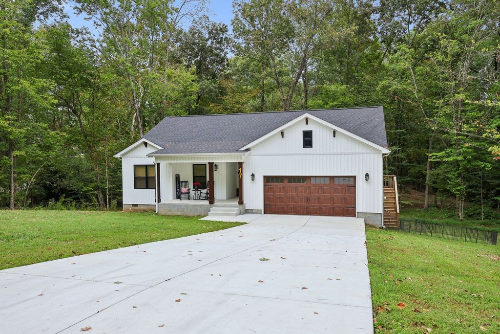 17 Fire Lake Dr, Manchester