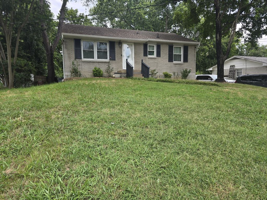1413 Bain Dr, Madison