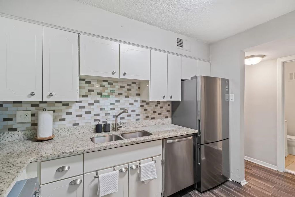 108 N Belvedere Blvd 12, Memphis