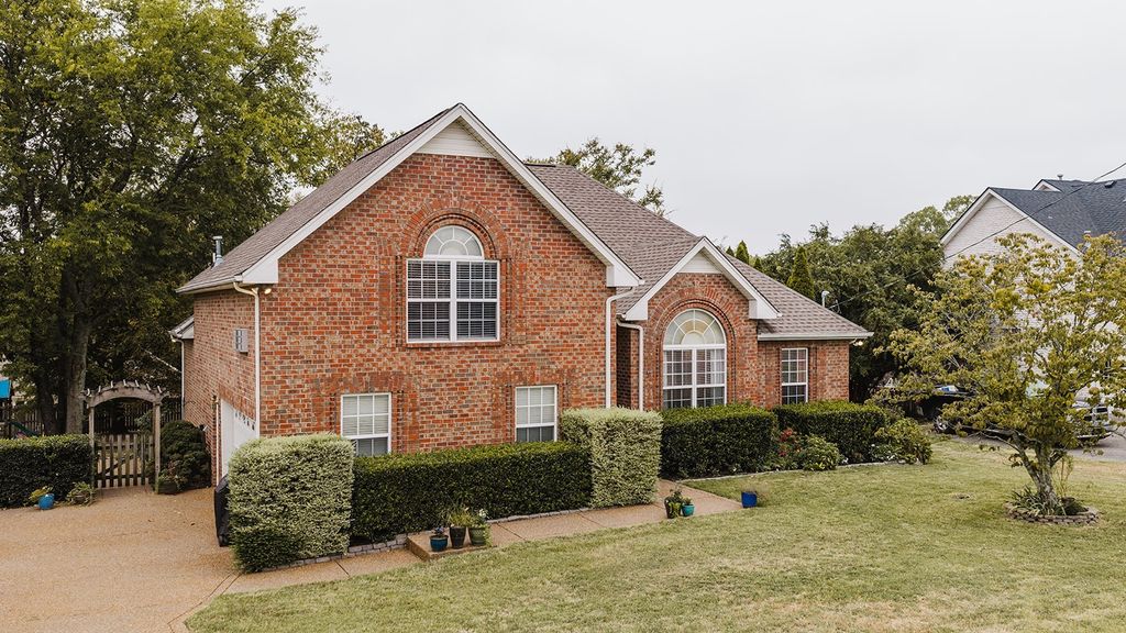 116 Strathmore Way, Hendersonville