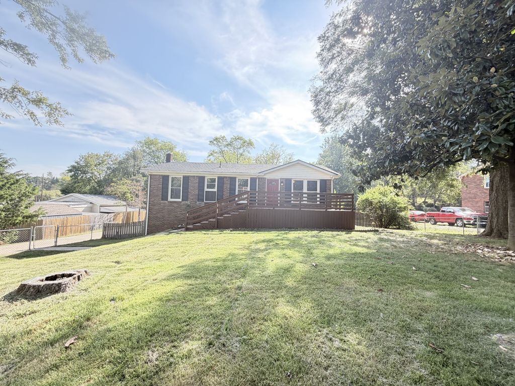 402 Jordan Rd, Clarksville