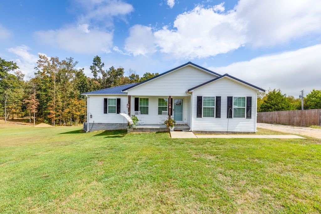 251 Hurst Rd, Hohenwald