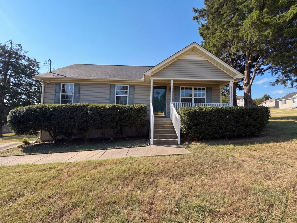 1303 St Hubbins Dr, La Vergne