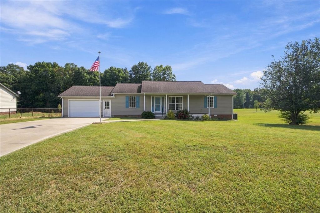 100 Meadows Ln, Mc Ewen