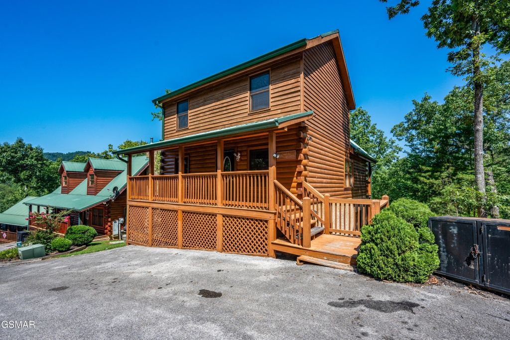 737 Chickasaw Gap Way, Pigeon Forge