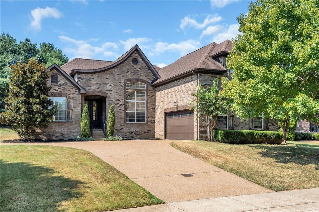 1015 Five Coves Trce, Gallatin