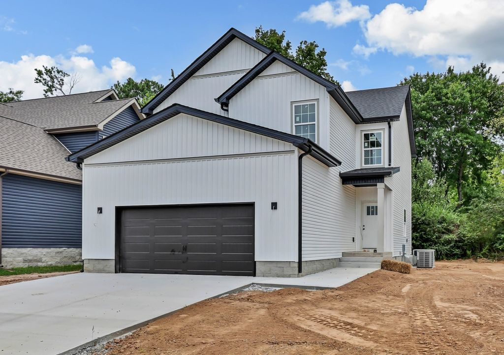 302 Switchgrass Dr, Clarksville