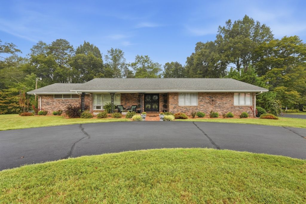 521 Winding Ln, Sparta
