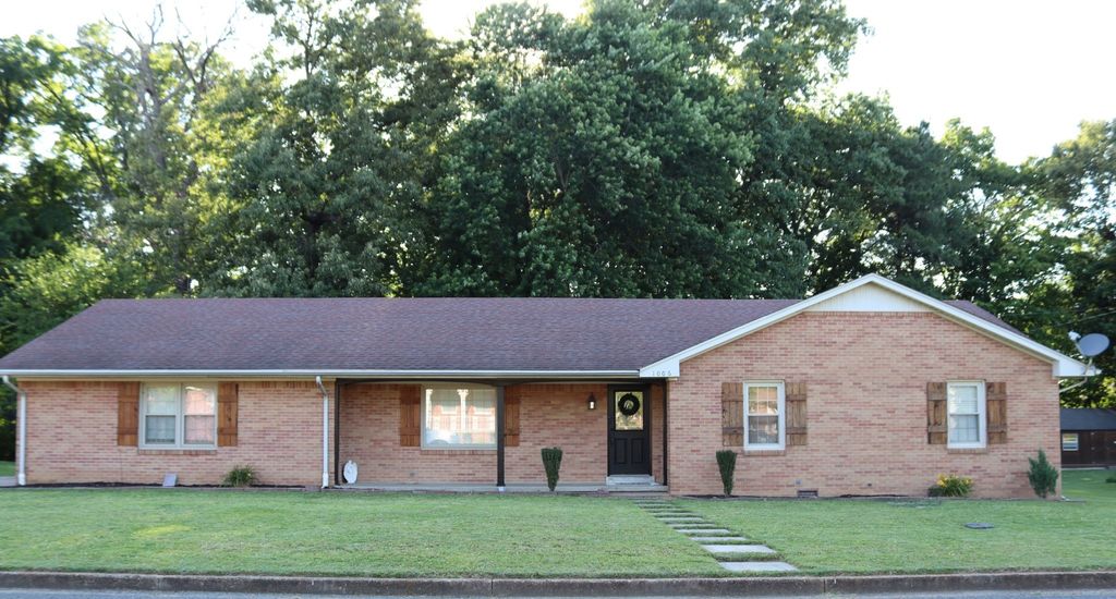 1006 Dogwood Ln, Fulton