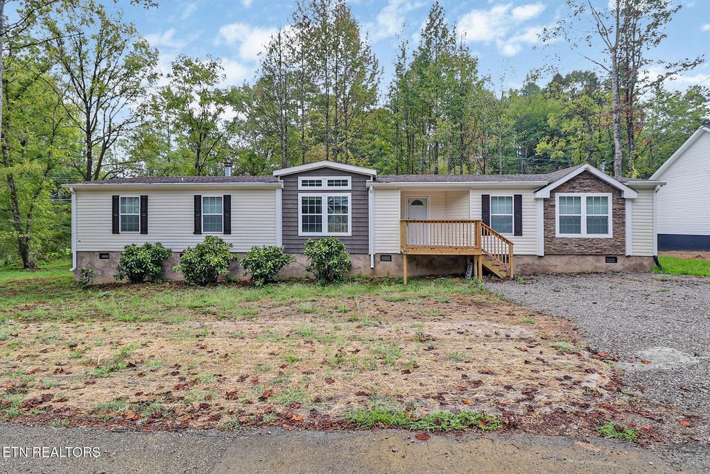 681 Hen Valley Rd, Oliver Springs