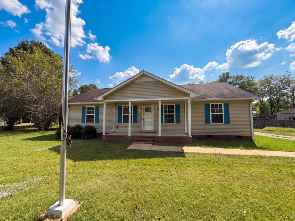 1817 Twin Caves Dr, Lewisburg