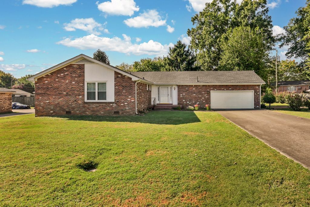 2136 Harvill Dr, Clarksville