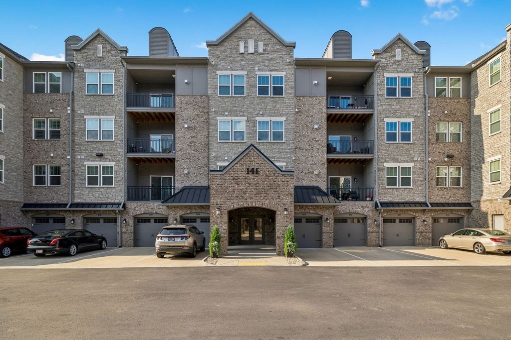 141 Saundersville Rd 2204, Hendersonville