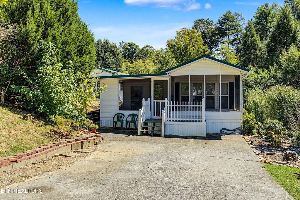 612 Whistling Swan St, Townsend