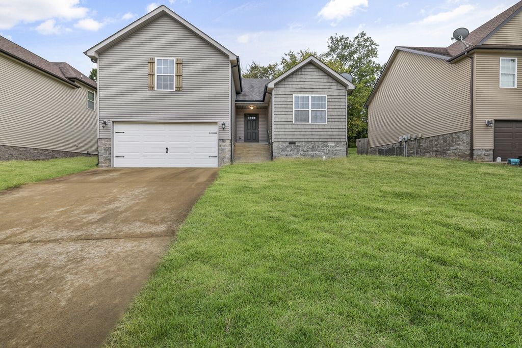 424 Leslie Wood Dr, Clarksville