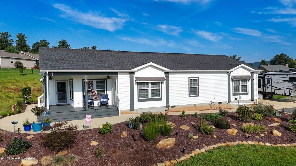 2020 Lazy Drive, Newport