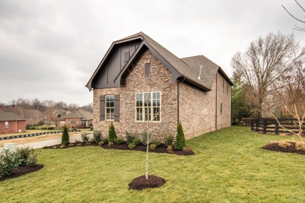 9 Elissa Place, Hendersonville