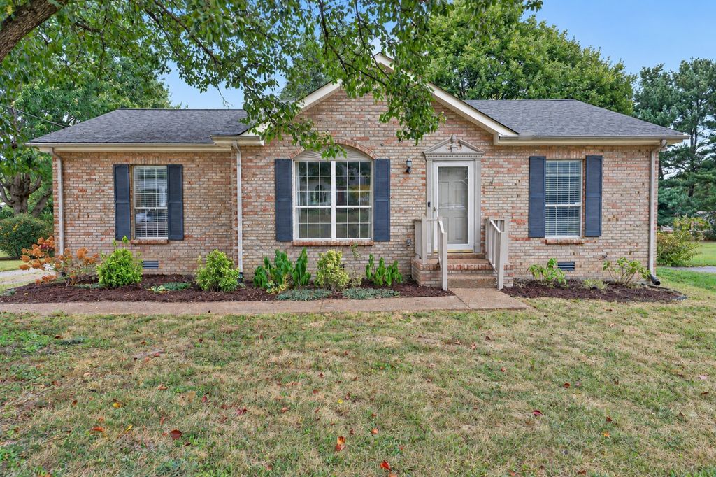 502 Highland Dr, White House
