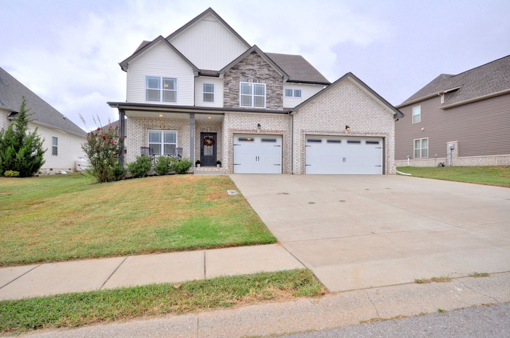 300 Bluebriar Trce, Clarksville