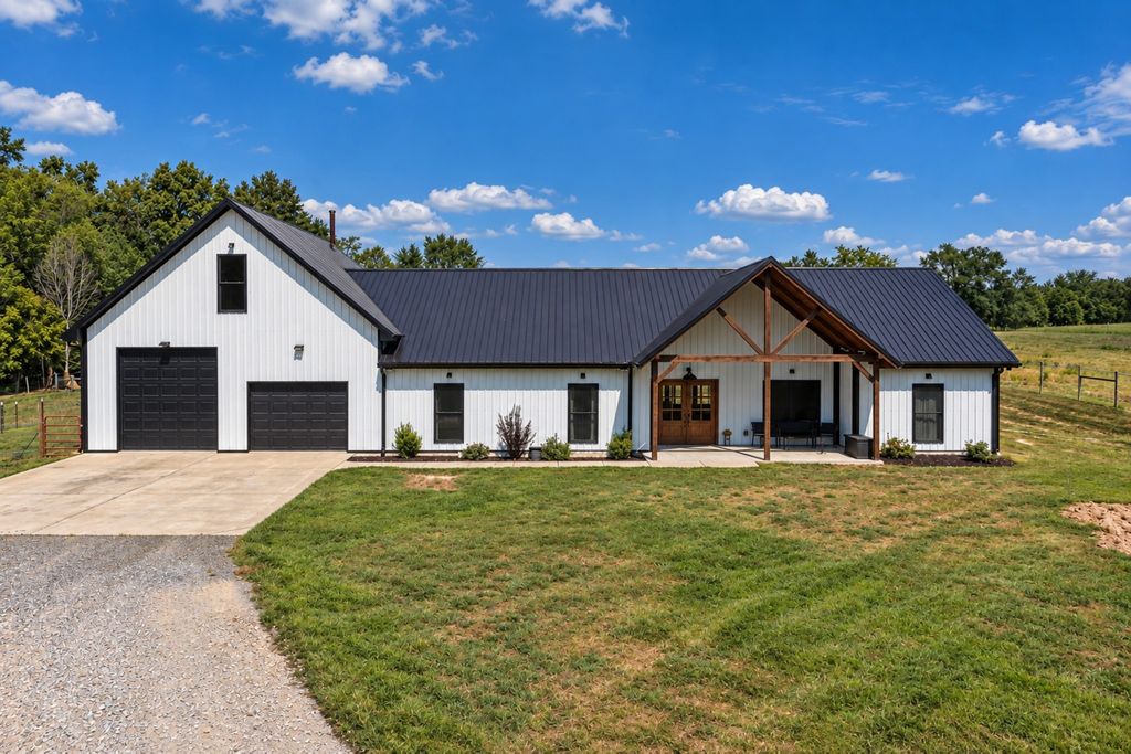103 Marty Robbins Rd, Bethpage