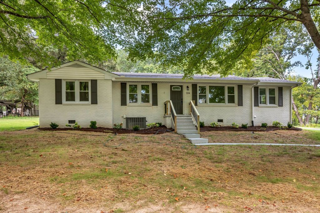 104 S Hummingbird Ln S, Dickson