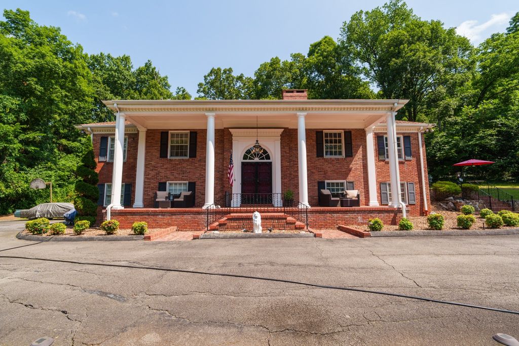 423 S Hillcrest Dr, Livingston