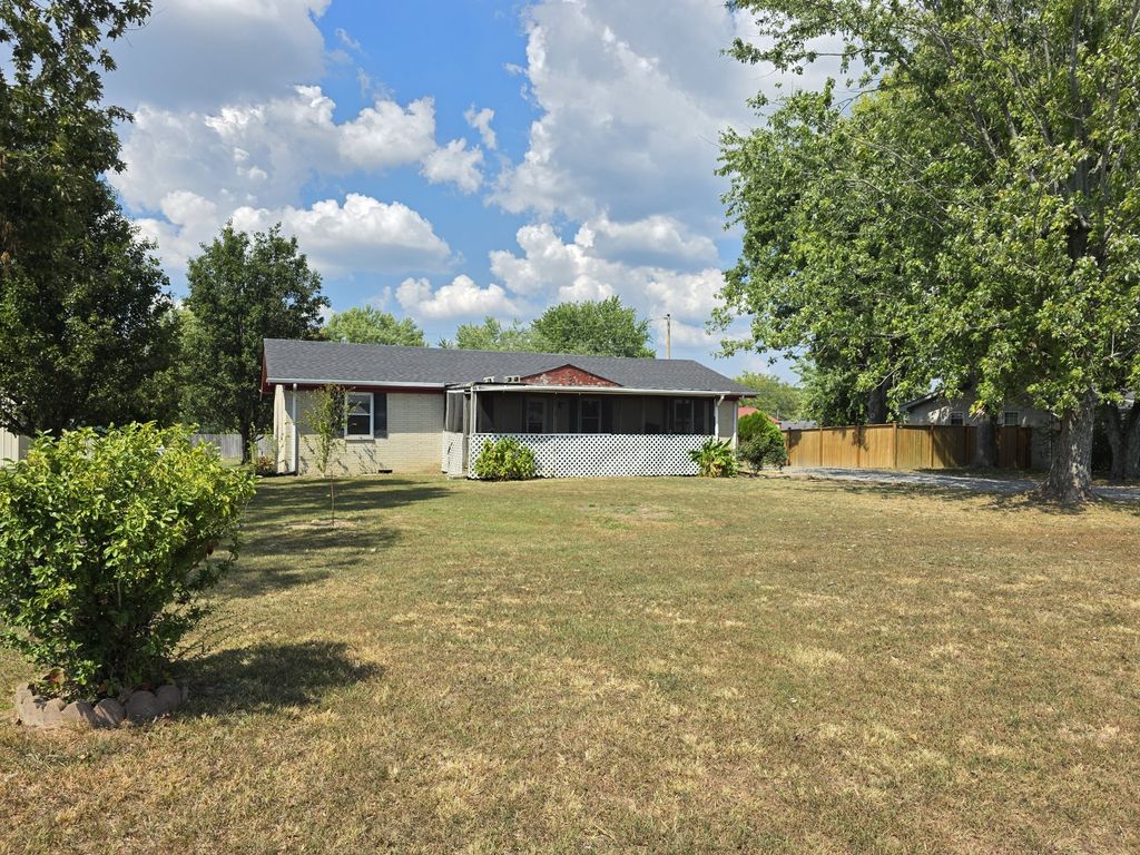 629 Coolidge Rd, Lafayette