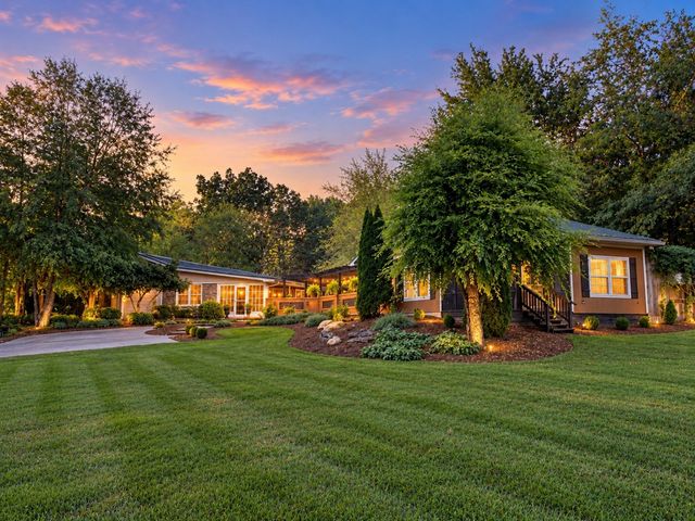 3483 Honey Run Rd, White House